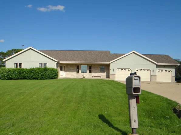 W2821 Pine Ridge Ct, Belleville, WI 53508