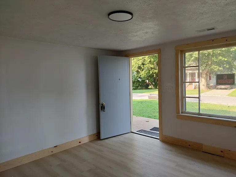 213 Magnolia Dr — Photo 2