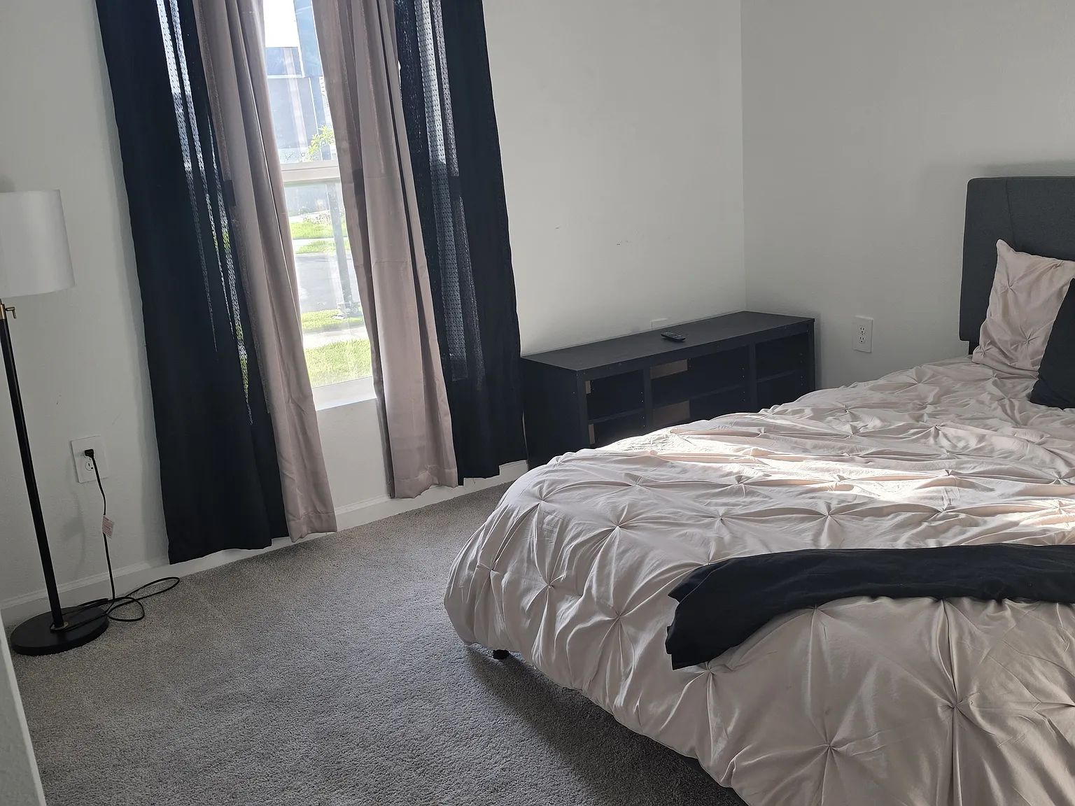 2410 McKinley Dr — Photo 3