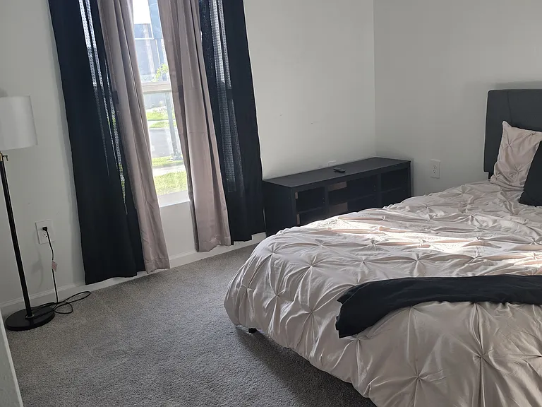 2410 McKinley Dr — Photo 3