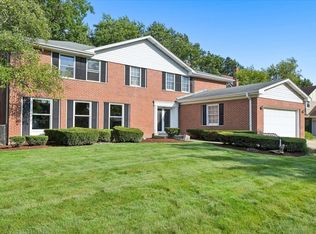 937 Sutton Dr, Northfield, IL 60062