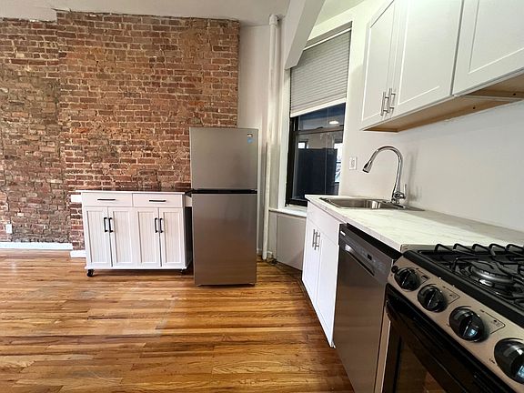 2nd image of 242 E 77th St APT 4FE