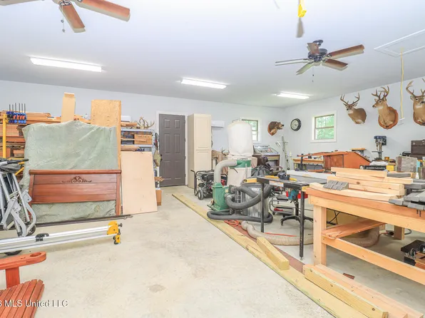 170 Fallen Oaks Dr, Brandon, MS 39047