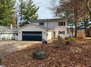 7741 Peninsular Dr, Farwell, MI 48622