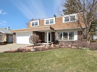 415 Brittany Ln, Lindenhurst, IL 60046