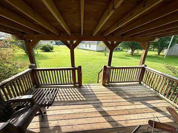 5th image of 312 Country Ct