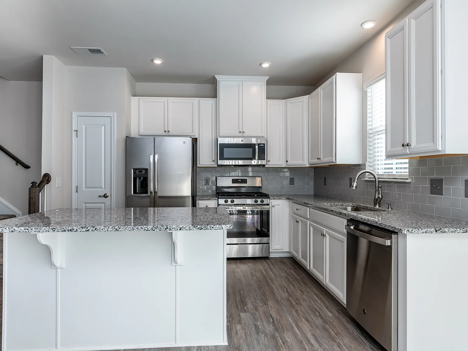 3 bed, 2.5 bath, 1564 sqft, $1,795 — Photo 4