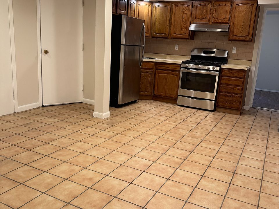 1st image of 2348 Crescent St #1