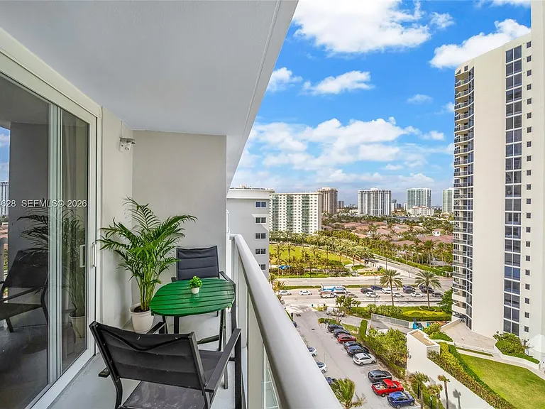 19201 Collins Ave #1117 — Photo 10