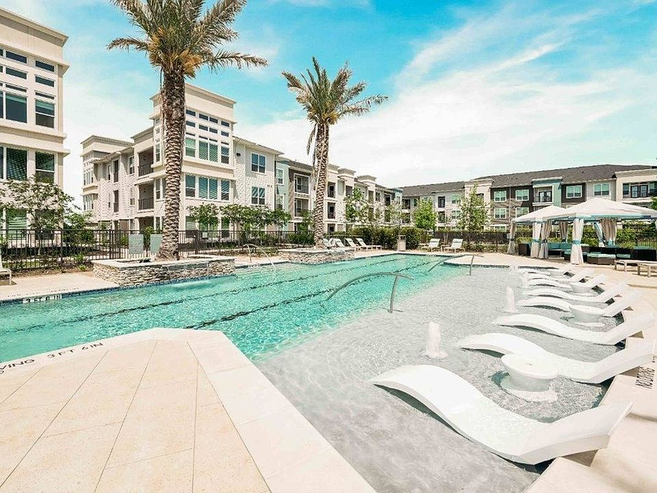 Luxury Pool