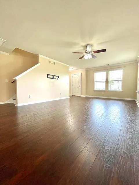 3 bed, 2.5 bath, 2354 sqft, $2,100 — Photo 4