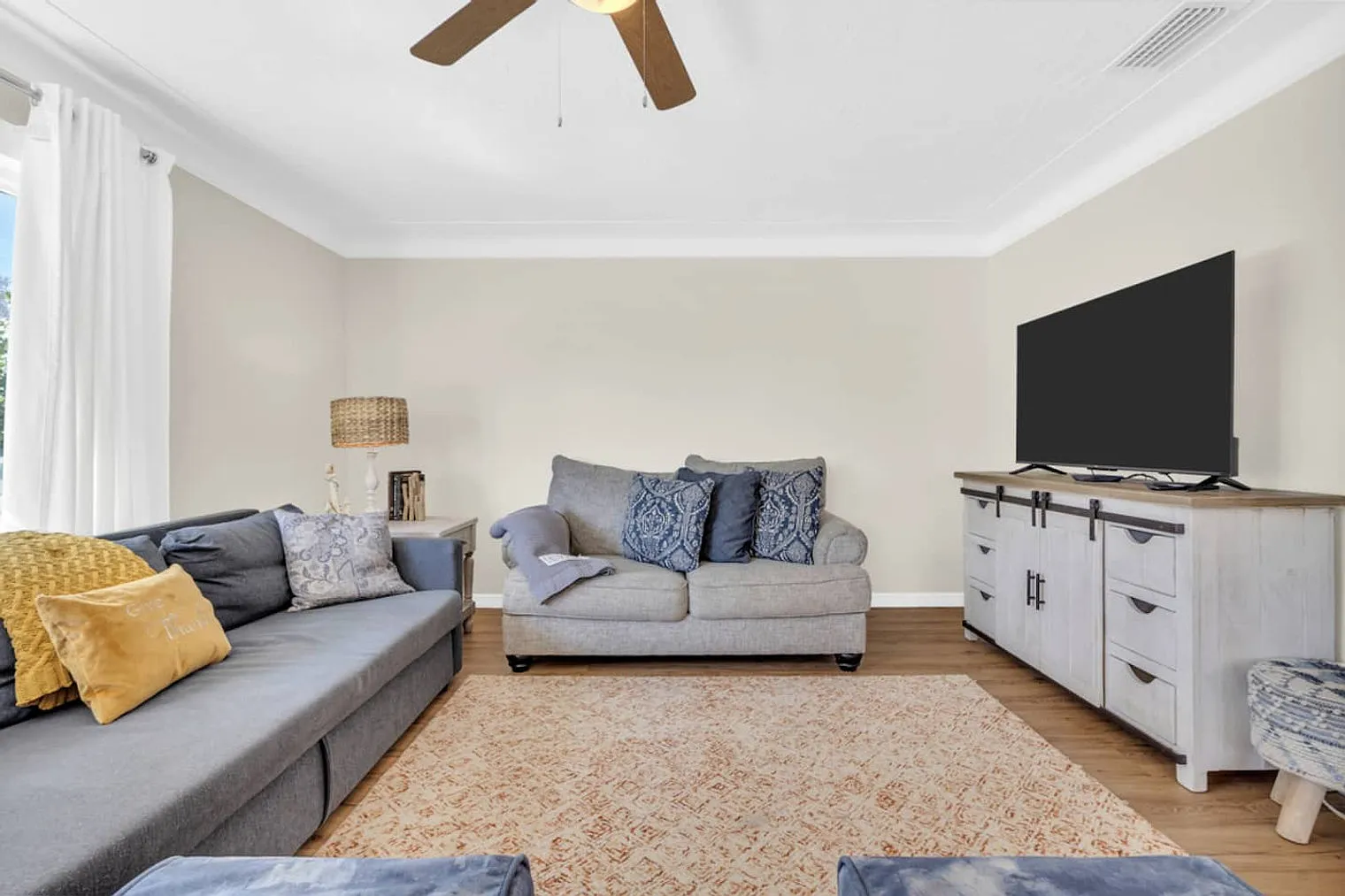 3 bed, 2.0 bath, 1539 sqft, $4,617 — Photo 2