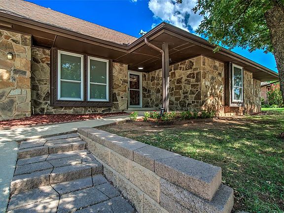 3rd image of 2108 Brookview Ln