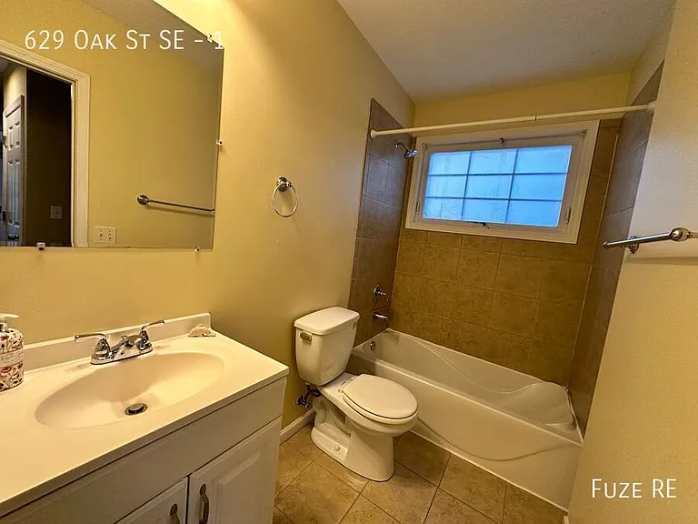 629 Oak St SE #1 — Photo 39