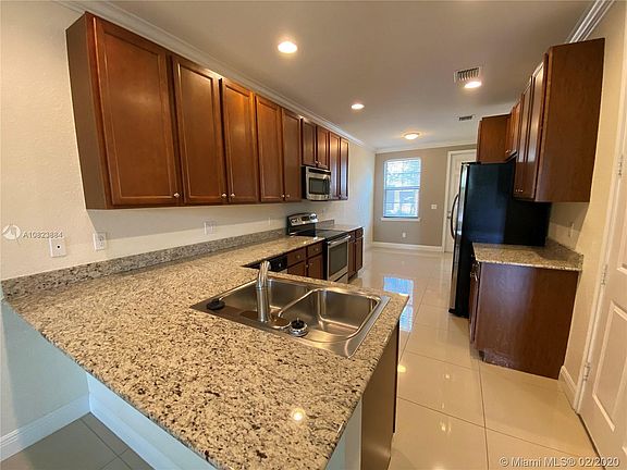 3rd image of 2725 NE 14th St #111