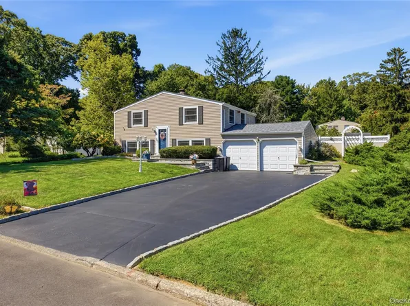 44 Ivy League Lane, Stony Brook, NY 11790