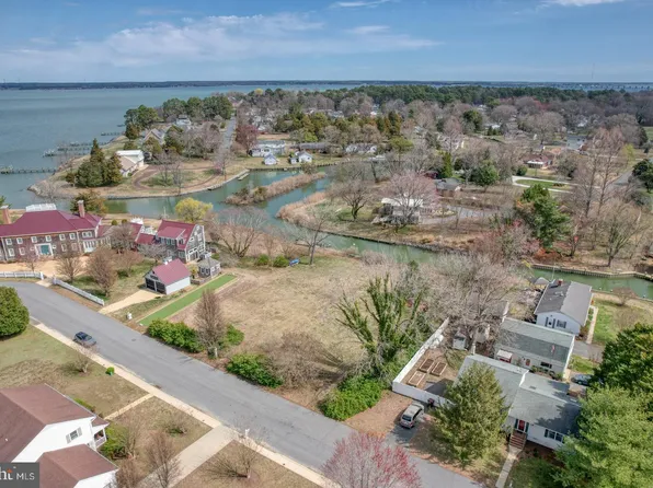 Harris Dr, Cambridge, MD 21613