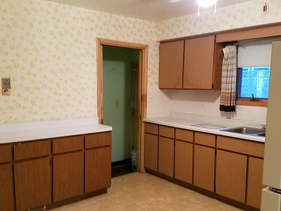 4th image of 313 N Wilcox St