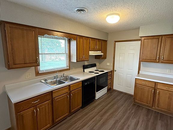4th image of 604-606 Tamerisk Dr #604