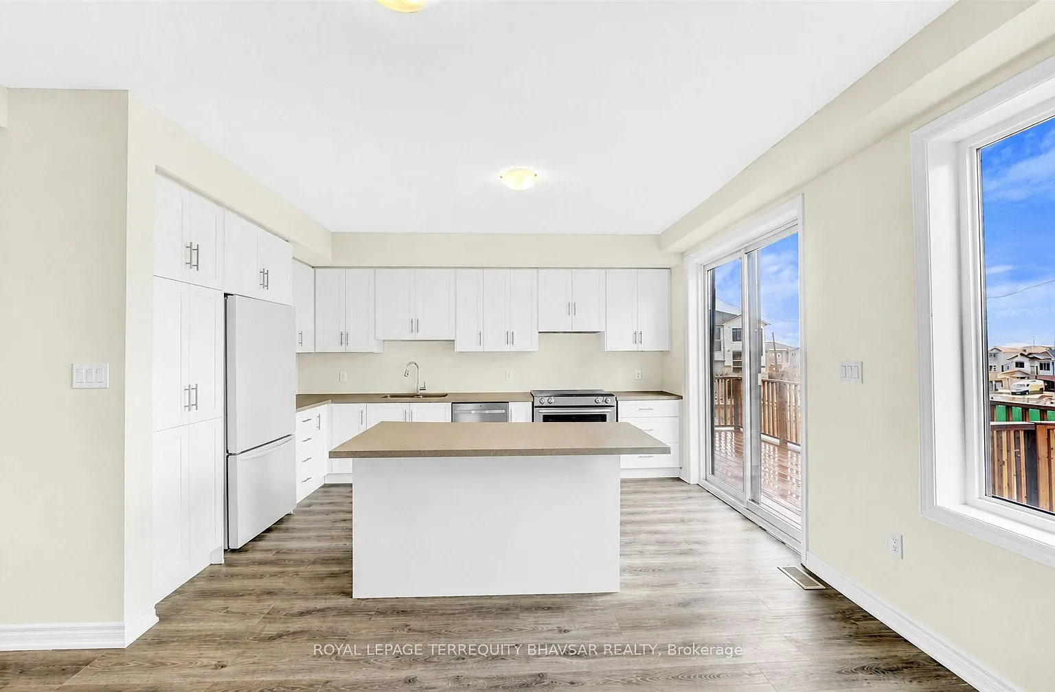 3 bed, $2,695 — Photo 4