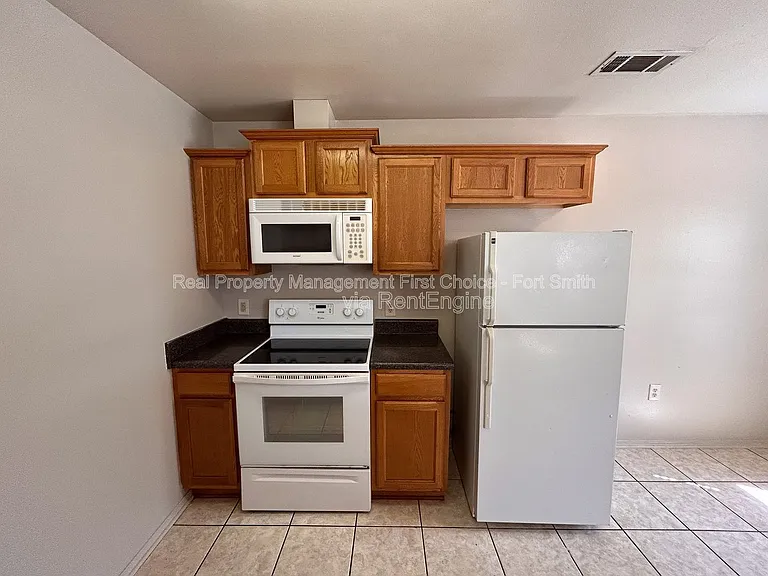 1439 Brazil St — Photo 7