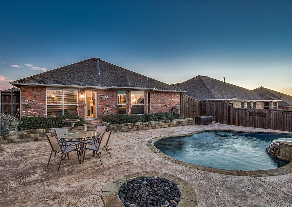 1st image of 418 Dartmoor Dr