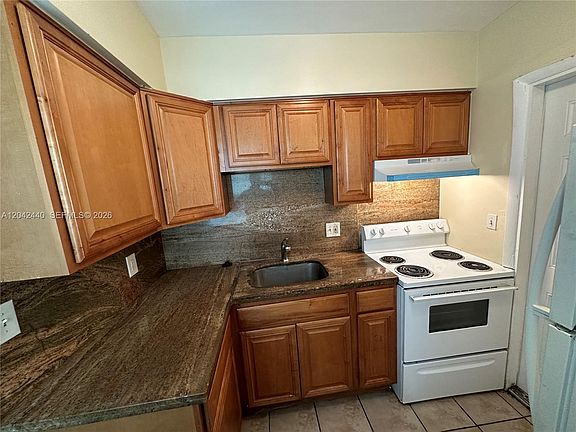 4th image of 148 NW 40th Ct APT 1