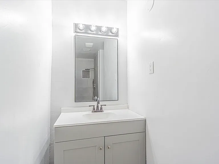 8706 Ruth Pl — Photo 10