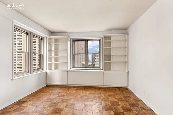 Sold by Sotheby's International Realty | media 6