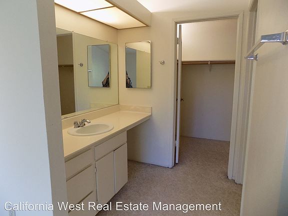 3rd image of 1343 Vista Del Lago