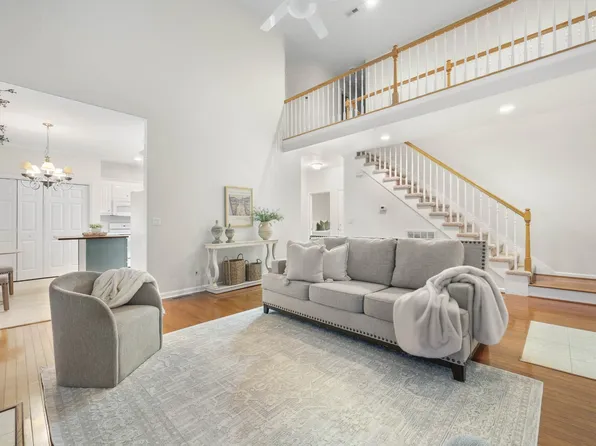 428 Country Club Ct, Clarksville, TN 37043