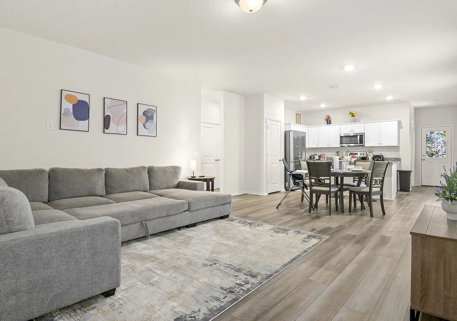 King Suite by AFB & Sea World | Pool + Playground — Photo 4