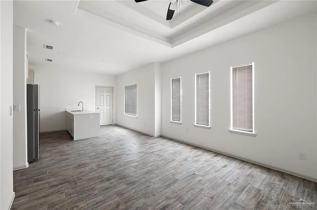 3 bed, 2.0 bath, 1078 sqft, $1,225 — Photo 3