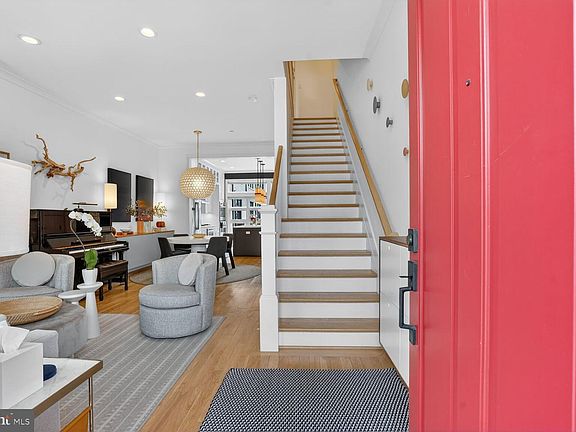 2nd image of 1305 D St SE