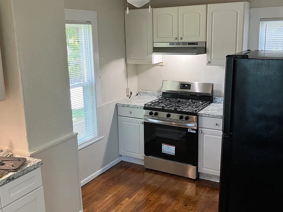 52 Lincoln Ave #2