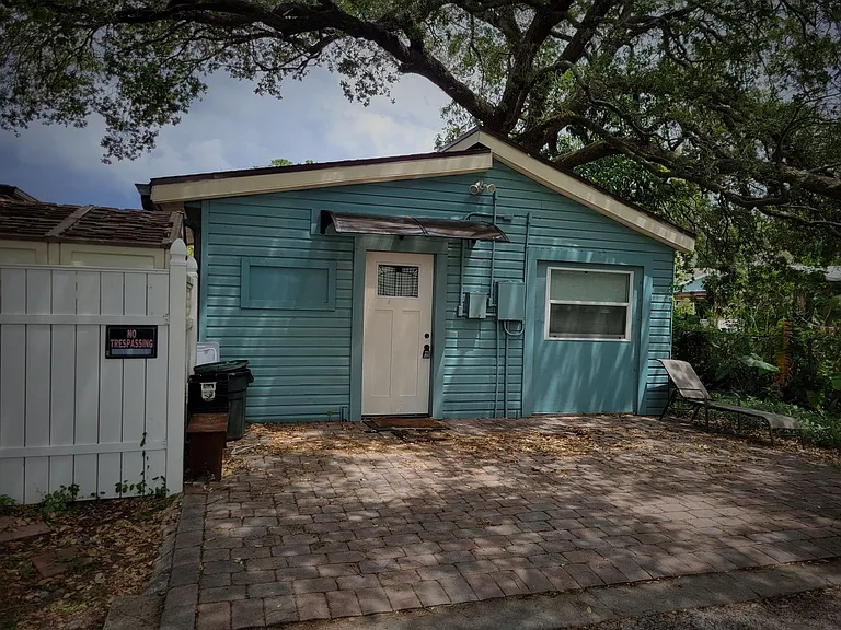 318 W Hilda St — Photo 2