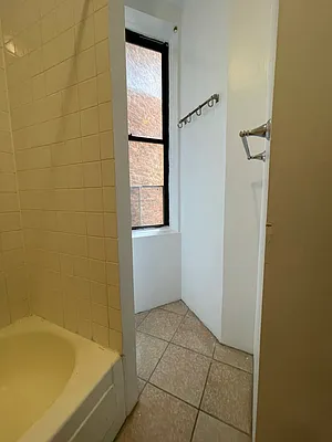 Rented by Peter R. Hungerford, LREB | media 41