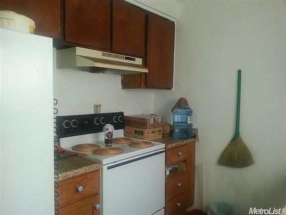3rd image of 8135 Albany Dr