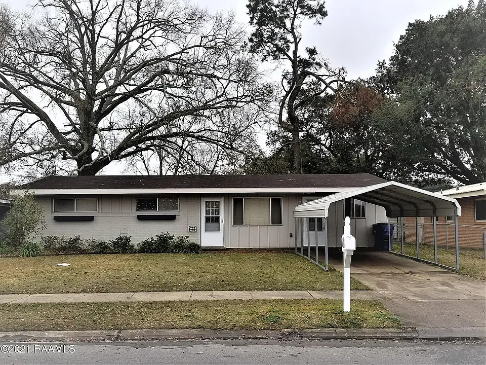 914 Mary Ann St