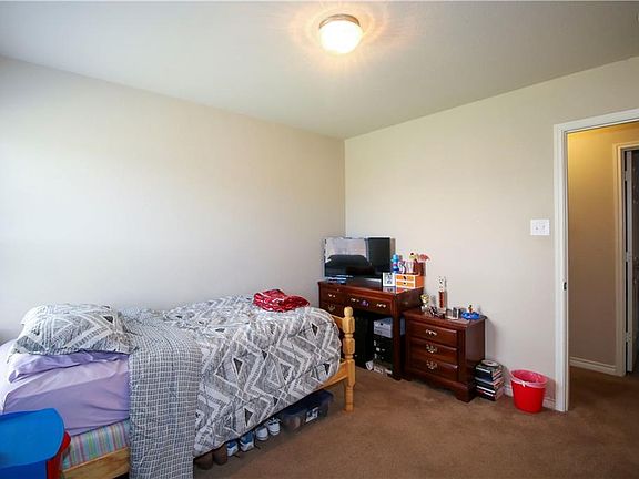 3rd image of 804 Coppin Dr