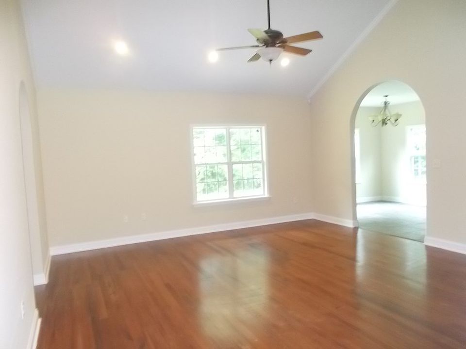2nd image of 460 Ramblin Rd