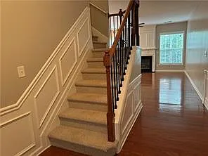 2090 Deptford Dr — Photo 2