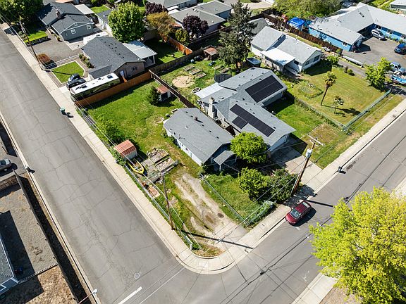 3rd image of 2651 Howard Ave