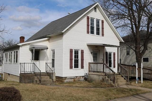 1st image of 213 E Chestnut St