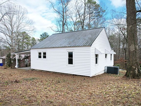 5th image of 817 Minnis Rd NE