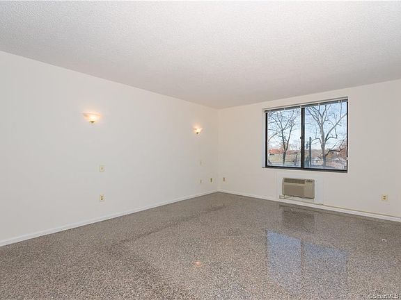 5th image of 1525 E Putnam Ave APT 308