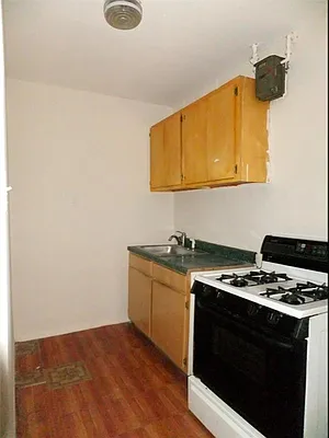 Sold by R New York | media 13