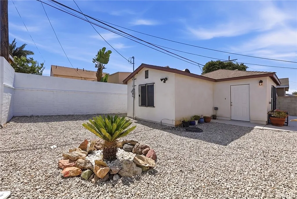 2 bed, 600 sqft, $2,700 — Photo 2
