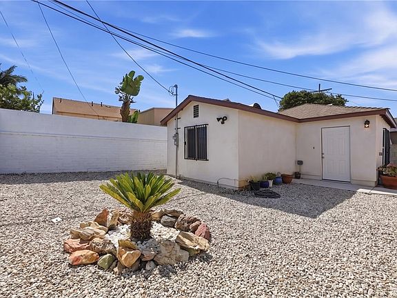 2nd image of 10646 S Wilton Pl