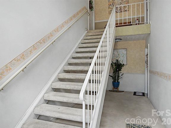 4th image of 1765 Haywood Manor Rd APT D